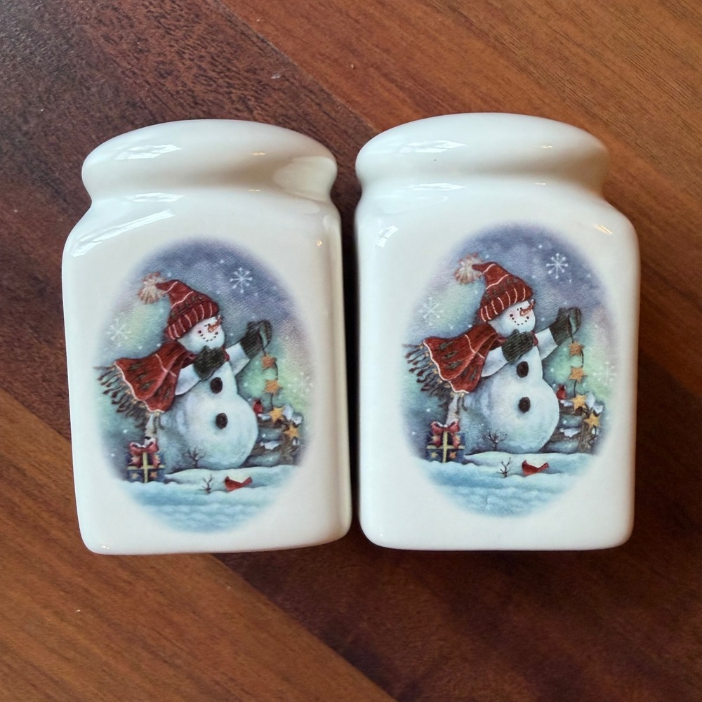 Adorable Snowman Salt Pepper Shakers Winter Holiday Kitchen Decor Set